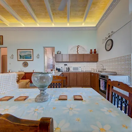 Holiday home Charming 2br Townhouse With Rooftop Terrace Saint Julian's