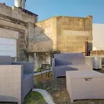 Charming 2br Townhouse With Rooftop Terrace