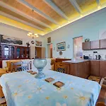 Σπίτι διακοπών Charming 2br Townhouse With Rooftop Terrace