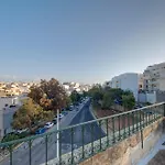 Charming 2br Townhouse With Rooftop Terrace *