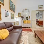 Σπίτι διακοπών Charming 2br Townhouse With Rooftop Terrace