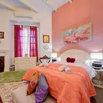 Σπίτι διακοπών Charming 2br Townhouse With Rooftop Terrace