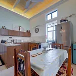 Charming 2br Townhouse With Rooftop Terrace *