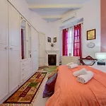 Σπίτι διακοπών Charming 2br Townhouse With Rooftop Terrace