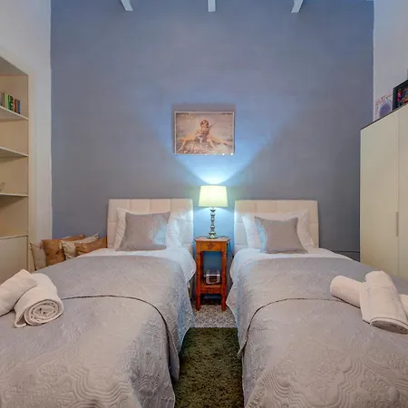 Charming 2br Townhouse With Rooftop Terrace Hébergement de vacances