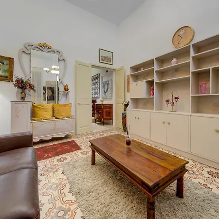 Charming 2br Townhouse With Rooftop Terrace *