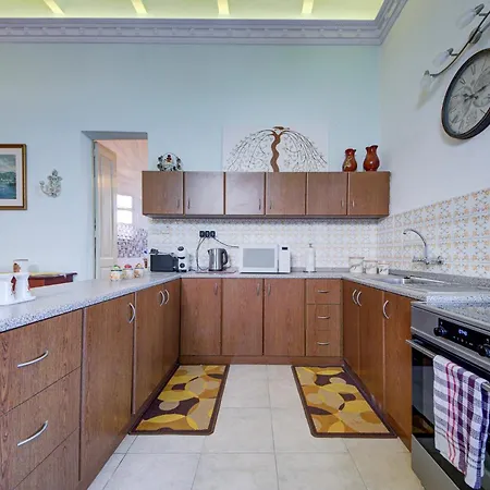 Charming 2br Townhouse With Rooftop Terrace * St. Julian's